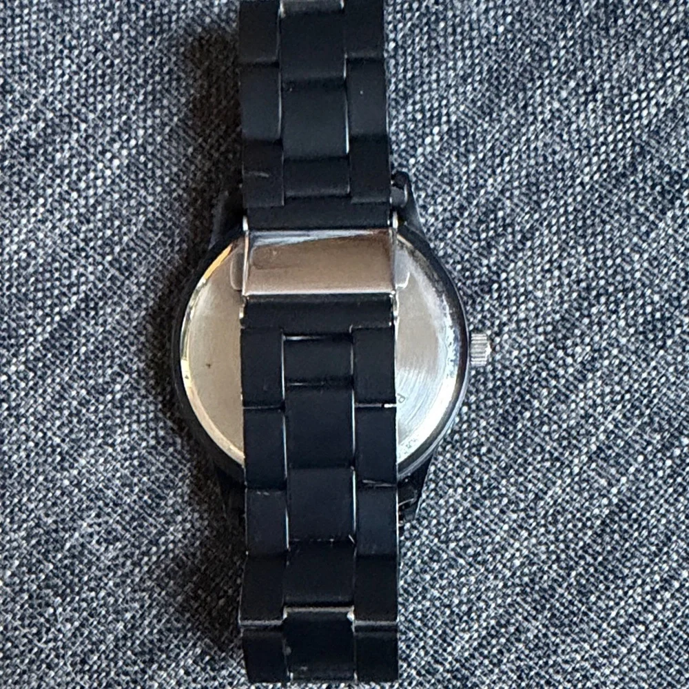 Sleek Black Men's Watch
